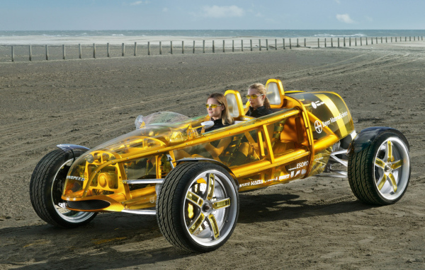 Красивый авто, красивые ножки