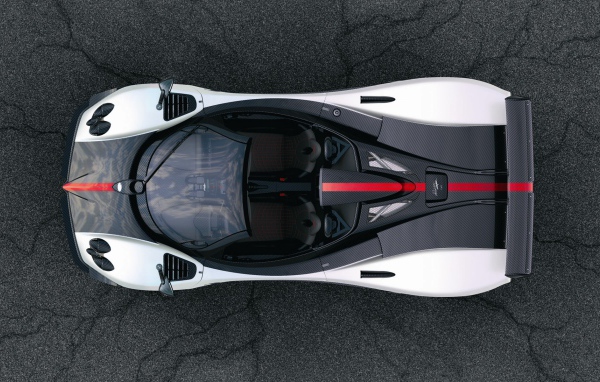 Трещины на дороге