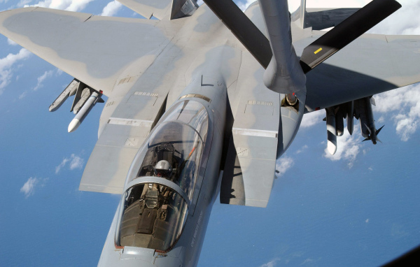 Военная авиация / дозаправка в полете