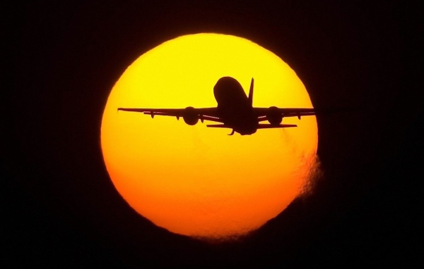 Силуэт самолета