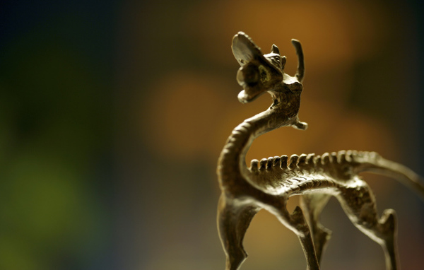 Фигурка дракона