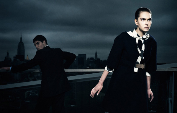 За нами следят