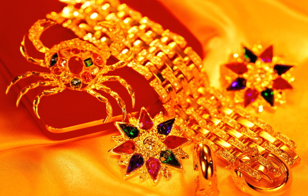 Золотое украшение