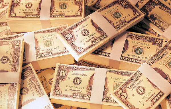 Толстые пачки денег