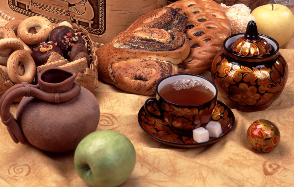Чай с выпечкой