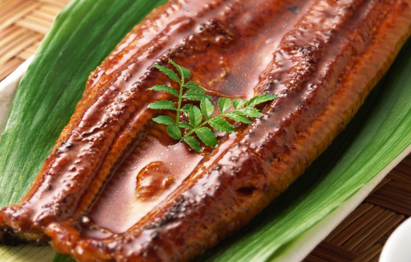 Рыба на пальмовом листе