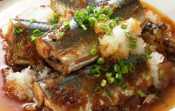 Большие кусочки жаренной рыбы