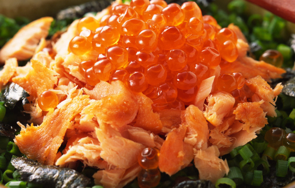 Красная икра с луком