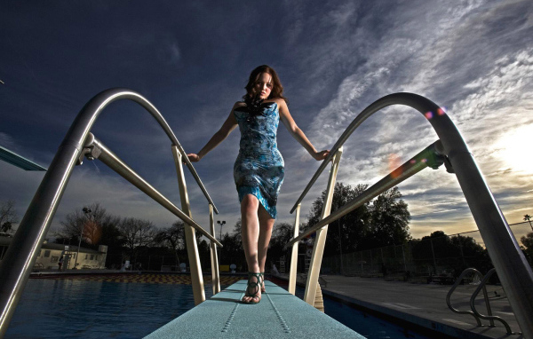 Красавица у бассейна