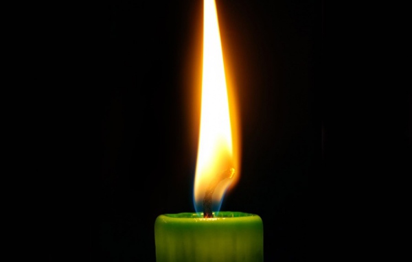 Яркая свеча