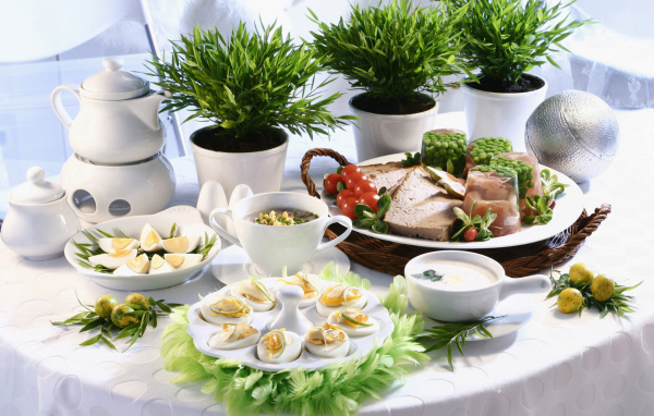 Праздничный стол на Пасху