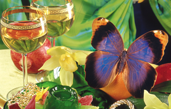 Отметить праздник 8 марта