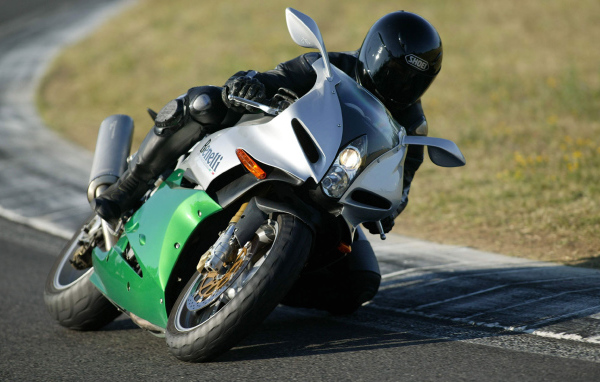 Зеленый спорт байк