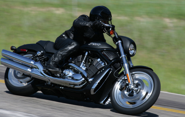 Harley Davidson черный гонщик