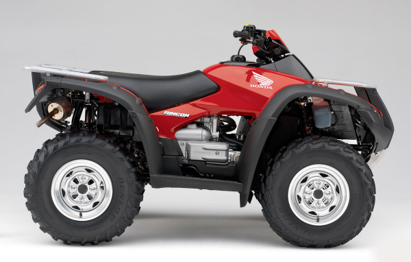 Красный Honda Rincon квадроцикл