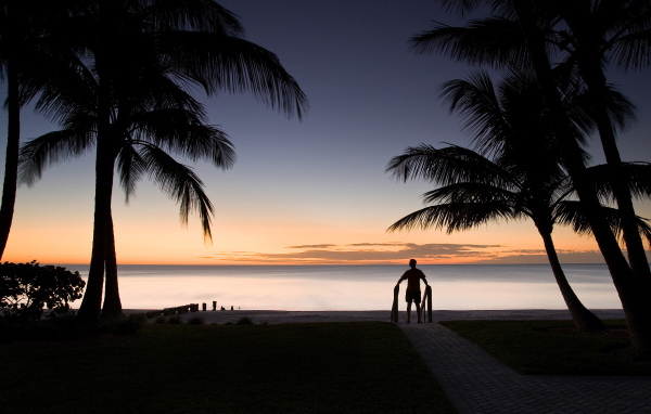 Силуэт на пляже