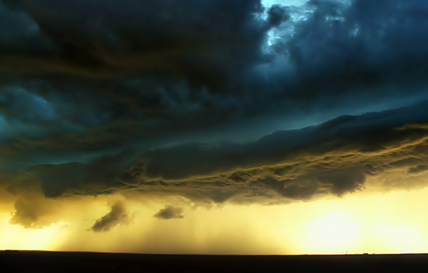 Грозовые тучи на закате