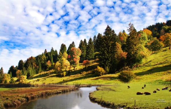 Облака над холмом