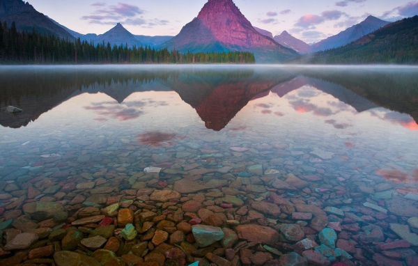 Кристально чистое горное озеро