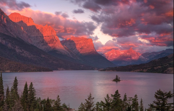 Долина с озером