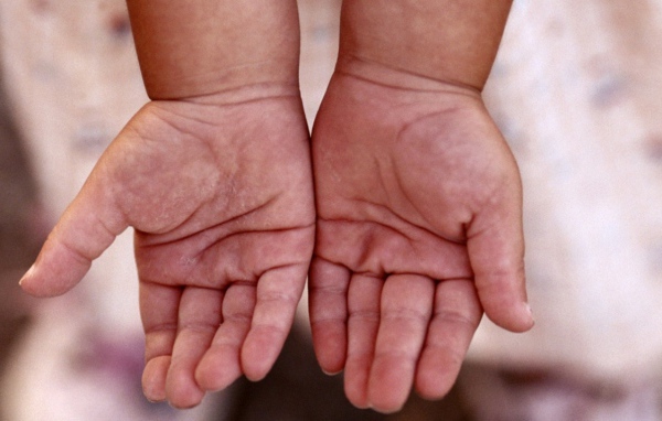 Детские руки