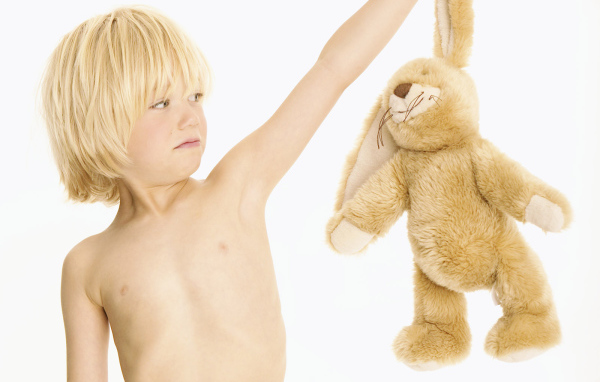 Мальчик и заяц