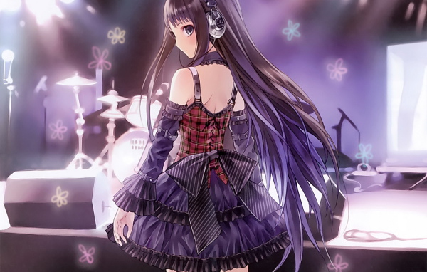 В наушниках