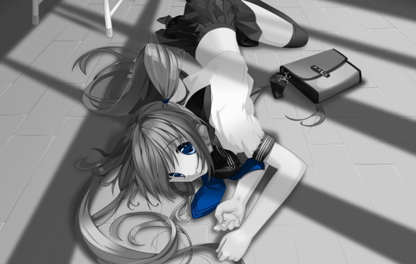 Школьница на полу