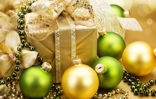 Подарок и шары