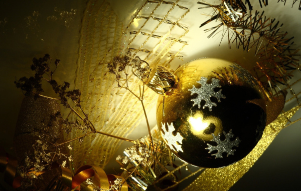 Золотой шарик