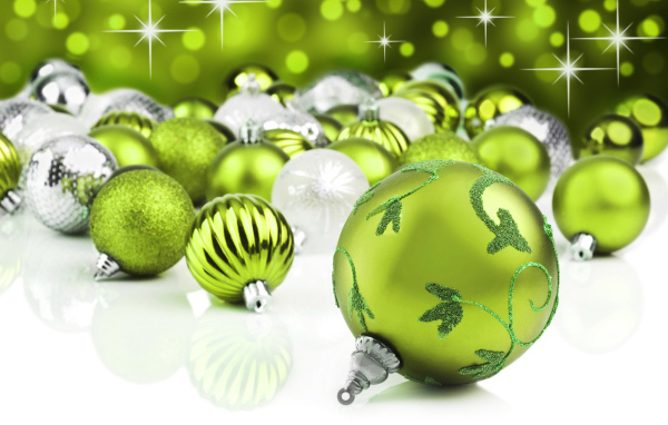 Зеленые новогодние шары