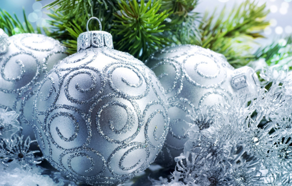 Серебристые шары