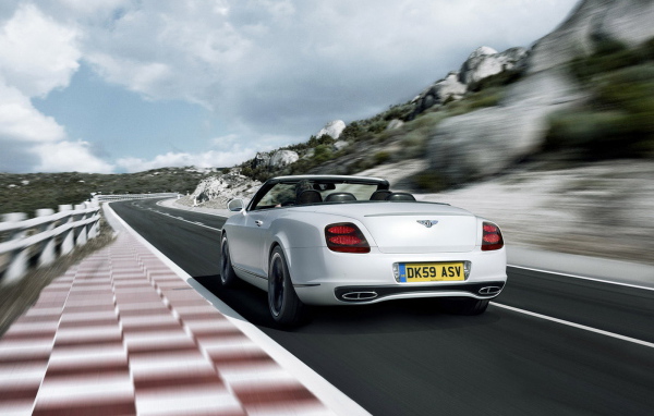 Bentley Continental Supersports Convertible по горной дороге