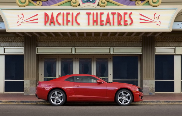 Красный Шевроле Камаро