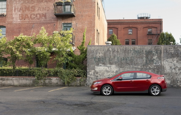 красный Шевроле Волт