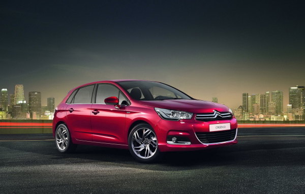 красный Ситроен С4