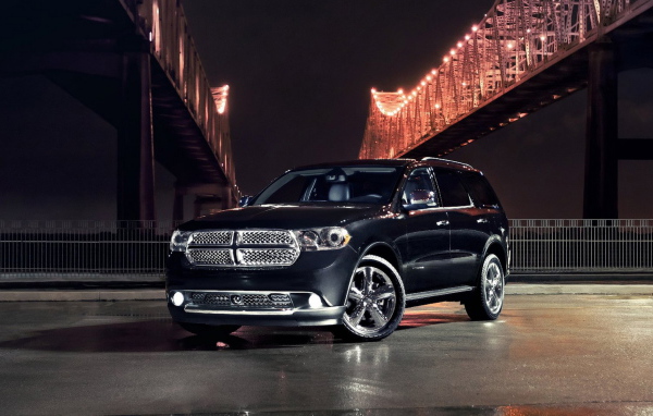 Додж Дуранго в ночи