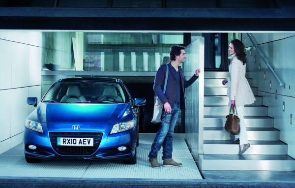 Хонда СR-Z в гараже