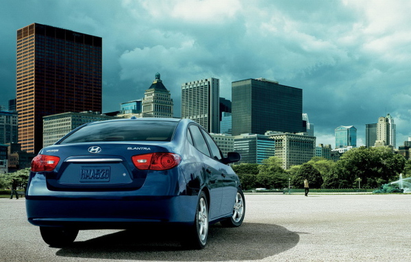 Хендай Элантра в городском парке