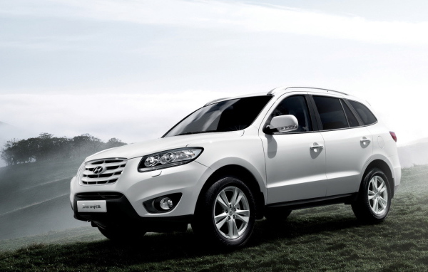 Хендай Санта Фе в белом цвете