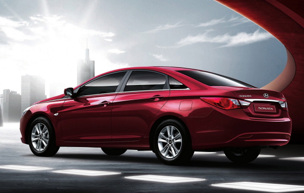 красный Хендай Соната 6 серии