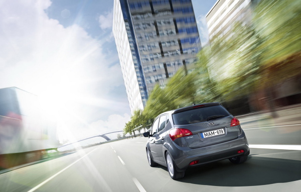 Киа Венга в городе