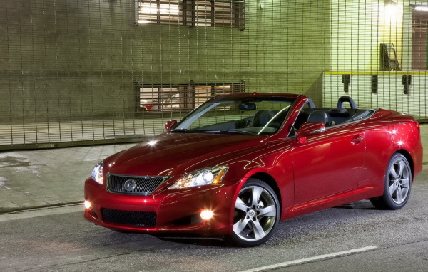 Лексус IS-350C в красном цвете