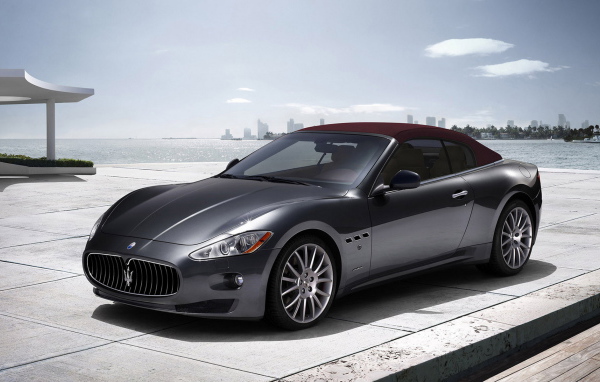 Maserati GranCabrio на причале