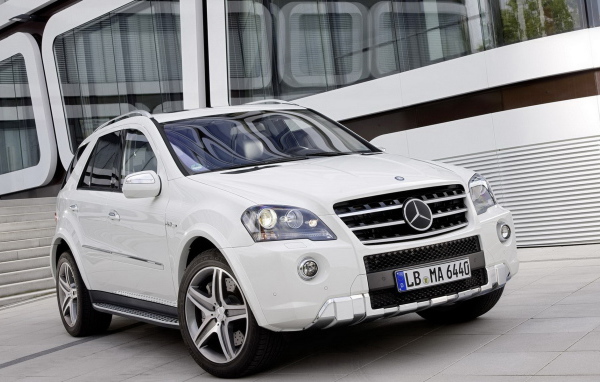 Mercedes-Benz-ML 63 AMG 2011
