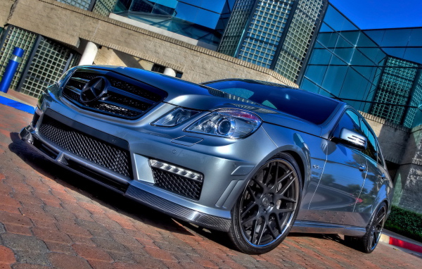 Мерседес Бенц E63 AMG