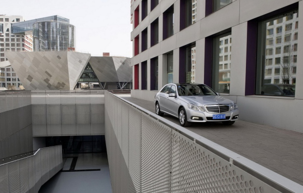 Мерседес Бенц Е класс. Прогулка по китаю