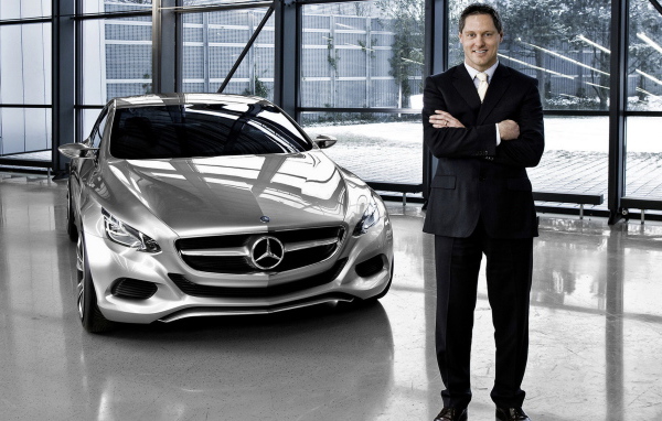 Mercedes Benz F800 Style Concept в автосалоне