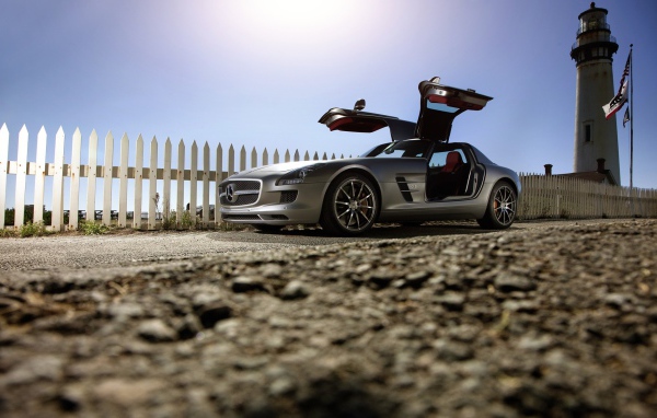 Мерседес у маяка