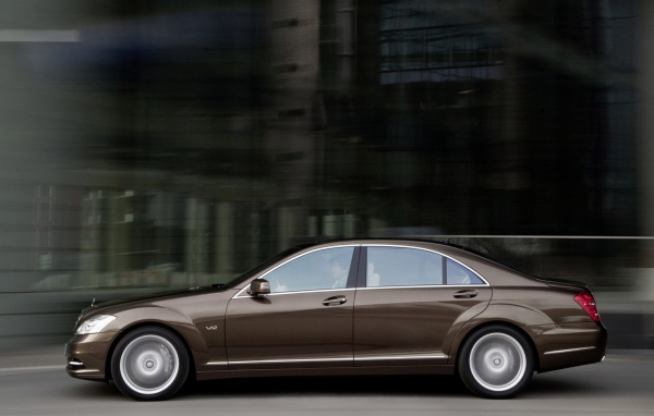 Роскошный Мерседес Бенц S класса